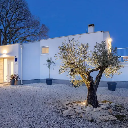 Casa Belladonna With Heated Pool And Kids Playground Villa Sinozici