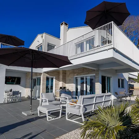 Casa Belladonna With Heated Pool And Kids Playground Villa Sinozici