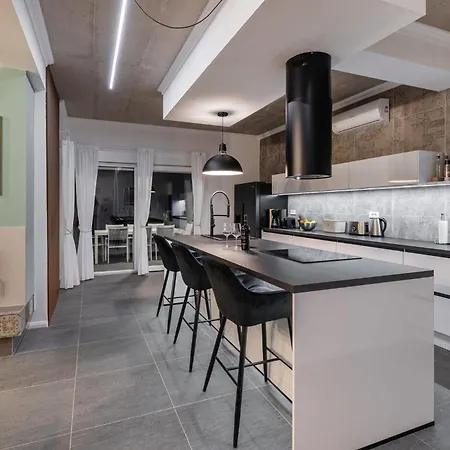 Casa Belladonna With Heated Pool And Kids Playground Sinozici