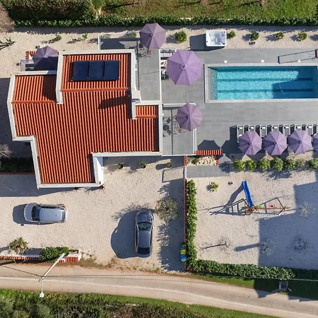 Villa Casa Belladonna With Heated Pool And Kids Playground Sinozici