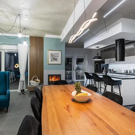 Casa Belladonna With Heated Pool And Kids Playground Villa *