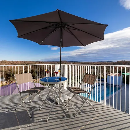 Casa Belladonna With Heated Pool And Kids Playground וילה