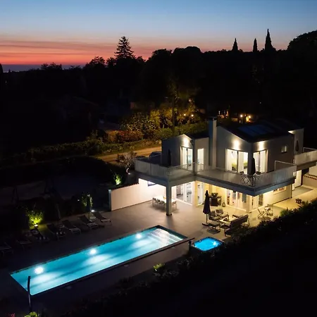 Casa Belladonna With Heated Pool And Kids Playground וילה Sinozici