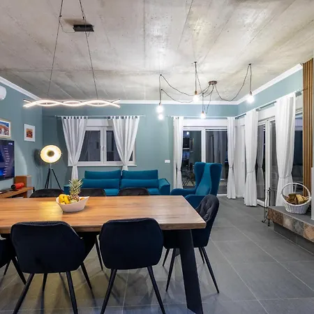Casa Belladonna With Heated Pool And Kids Playground Sinozici