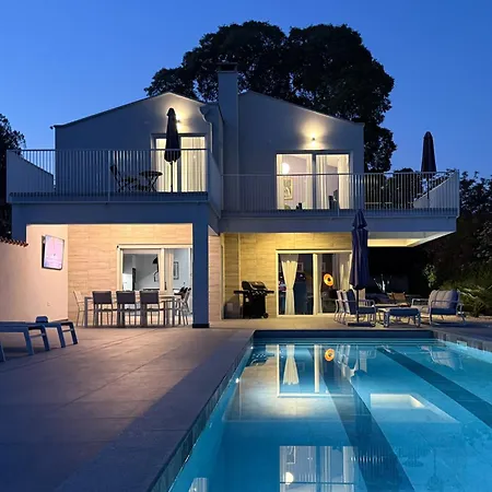 Casa Belladonna With Heated Pool And Kids Playground וילה Sinozici