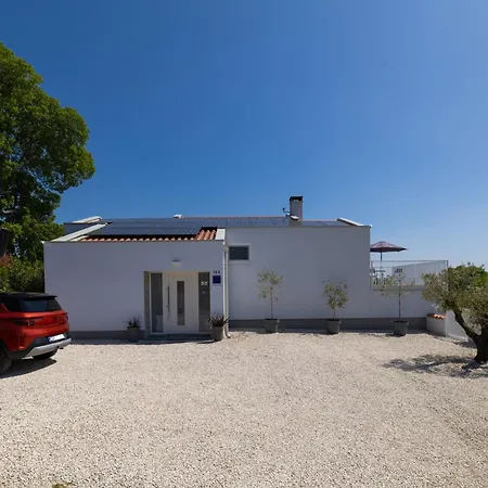 Casa Belladonna With Heated Pool And Kids Playground Sinozici