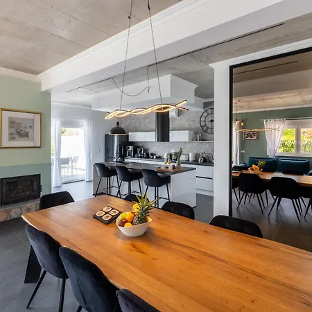 Casa Belladonna With Heated Pool And Kids Playground