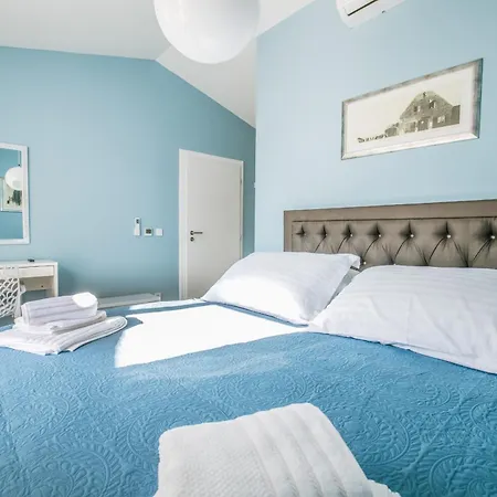 Casa Belladonna With Heated Pool And Kids Playground וילה Sinozici